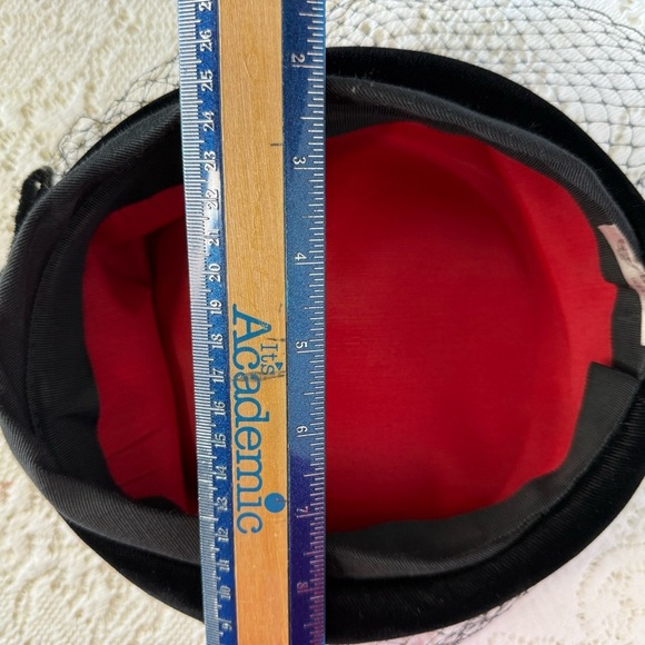 Vintage Elegant Black Veiled Hat Union Made in the USA - Picture 5 of 12